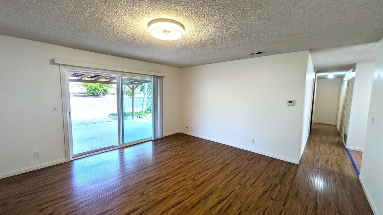 3221 Lemon Ln - Photo 4 of 35