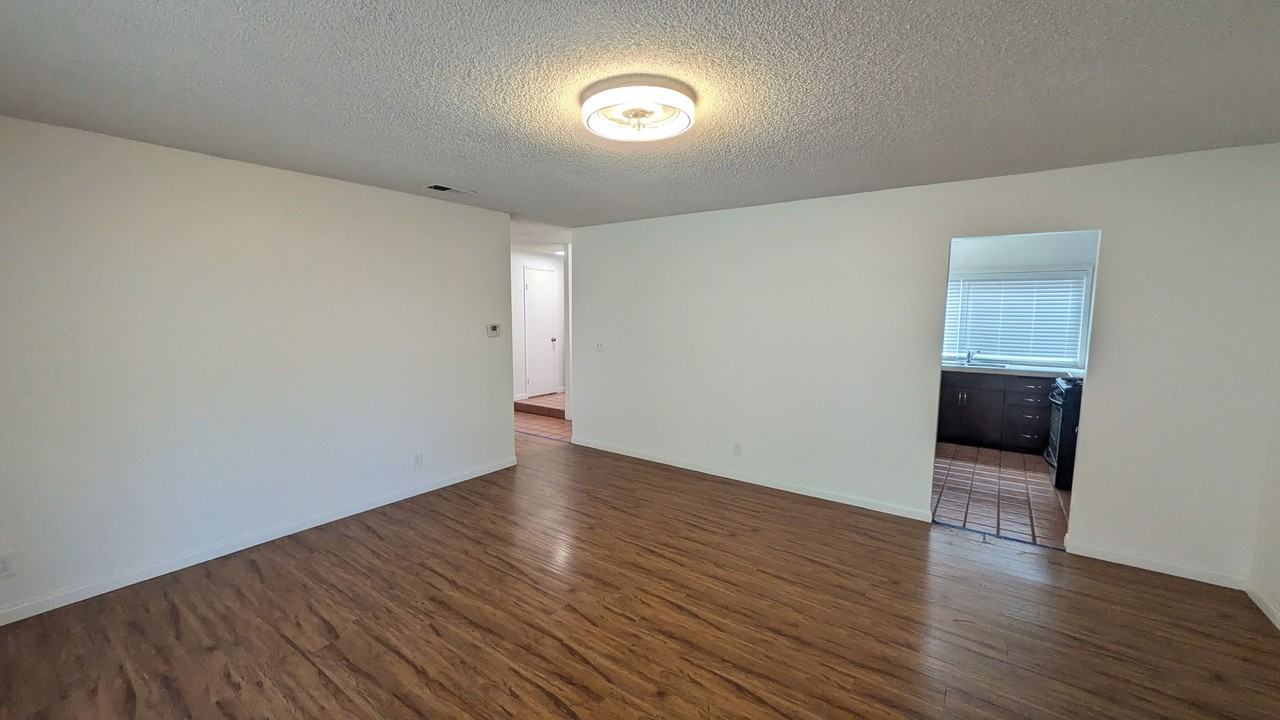 3221 Lemon Ln - Photo 5 of 35