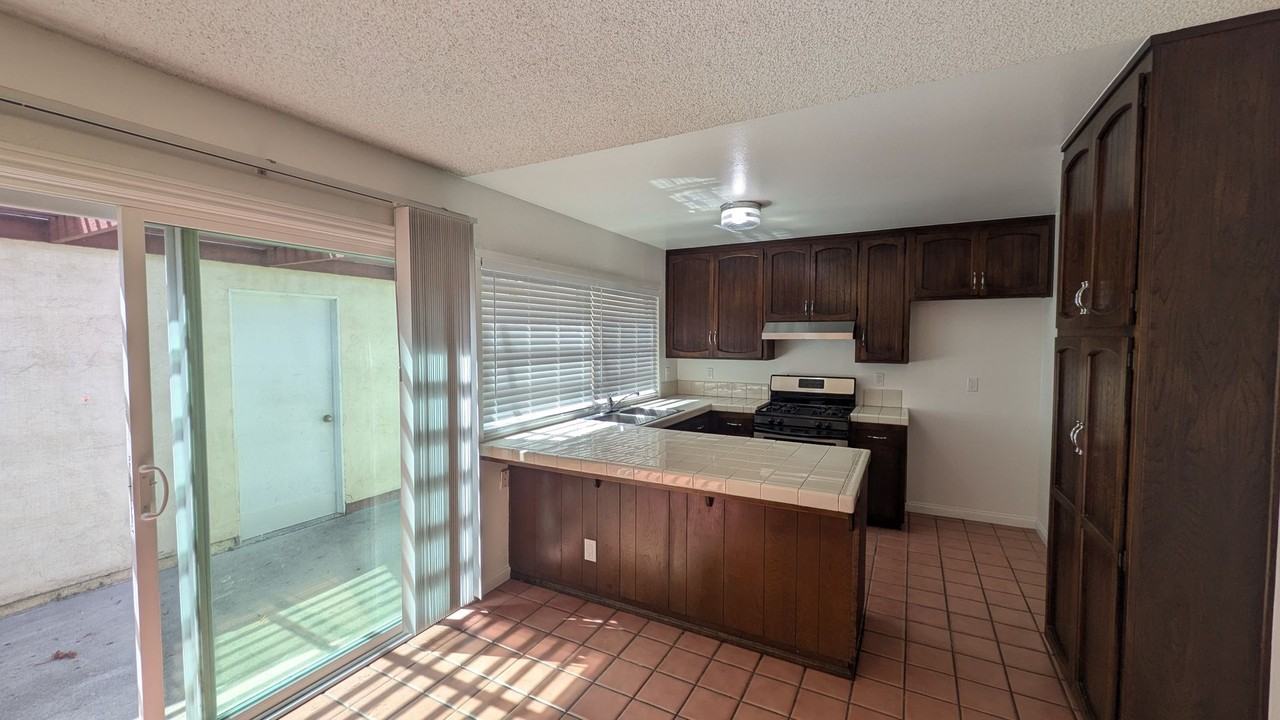 3221 Lemon Ln - Photo 6 of 35