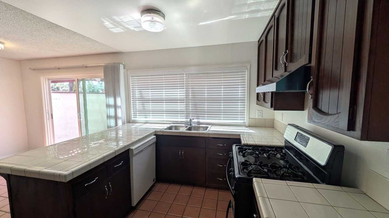 3221 Lemon Ln - Photo 7 of 35