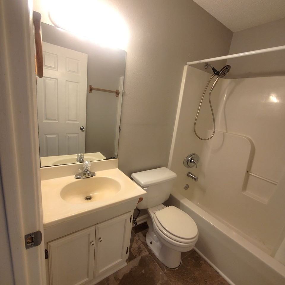 1542 Diuguid Dr Apt C - Photo 4 of 6