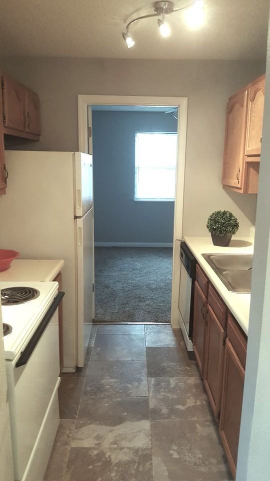 1542 Diuguid Dr Apt C - Photo 5 of 6
