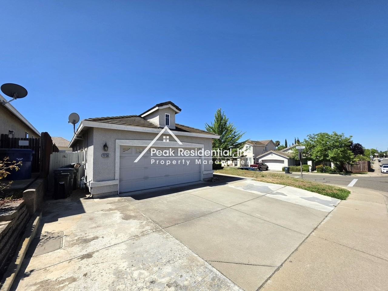 9156 Lucchesi Dr - Photo 3 of 33