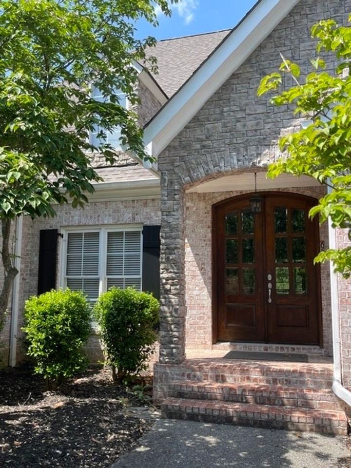 653 Springlake Dr - Photo 2 of 34