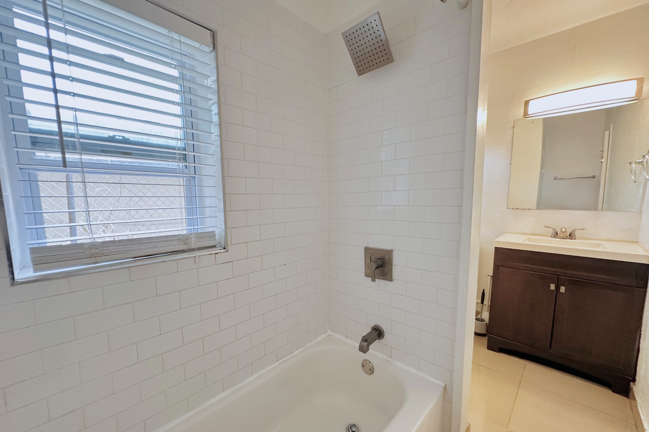 817 NE 19th Avenue - Photo 5 of 50