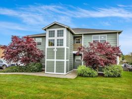 featured image of 2037 Se Huckleberry Ave