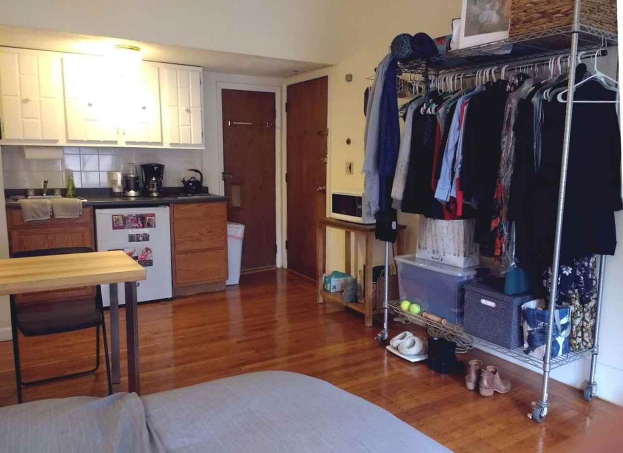 907 Beacon St - Photo 2 of 4