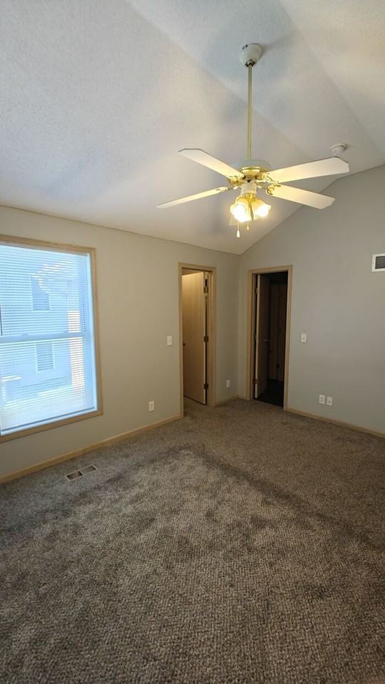 10630 N Locust Ct - Photo 3 of 16