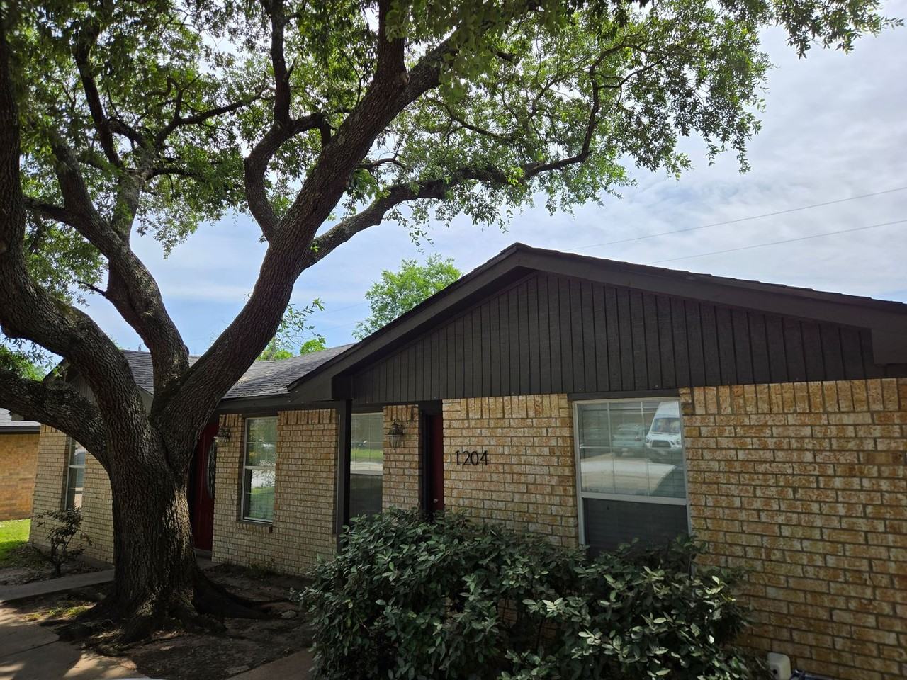 1206 Georgia St - Photo 2 of 15