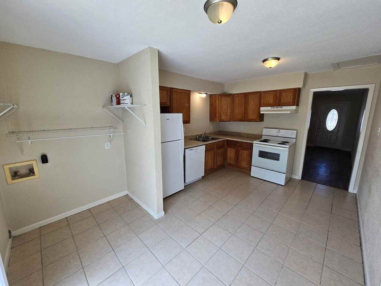 1206 Georgia St - Photo 6 of 15