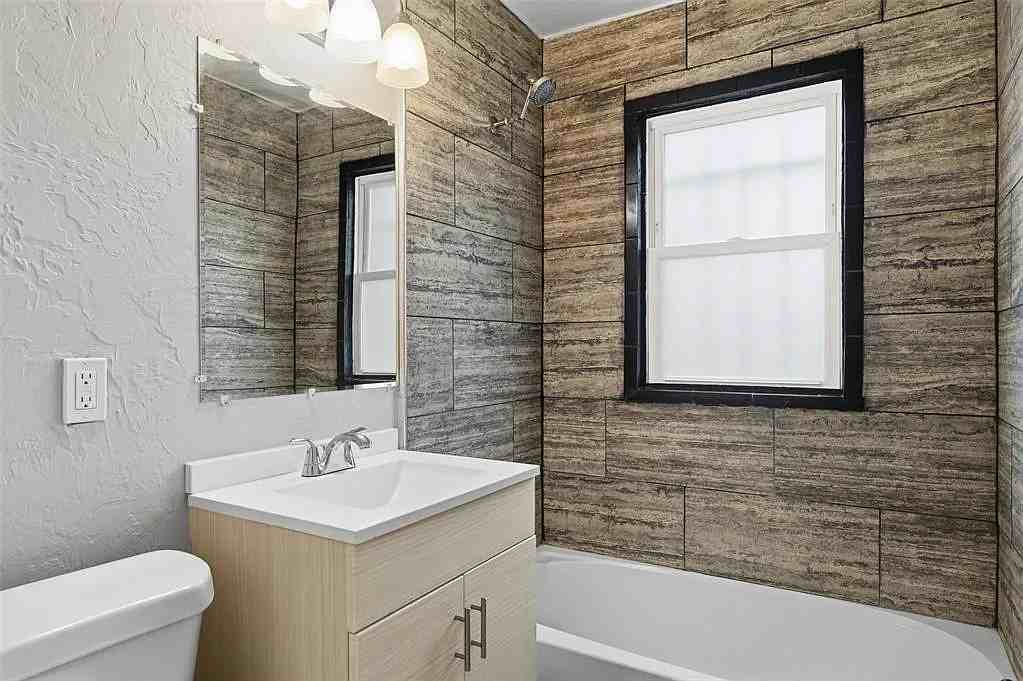 2108 Miramar Blvd - Photo 2 of 15