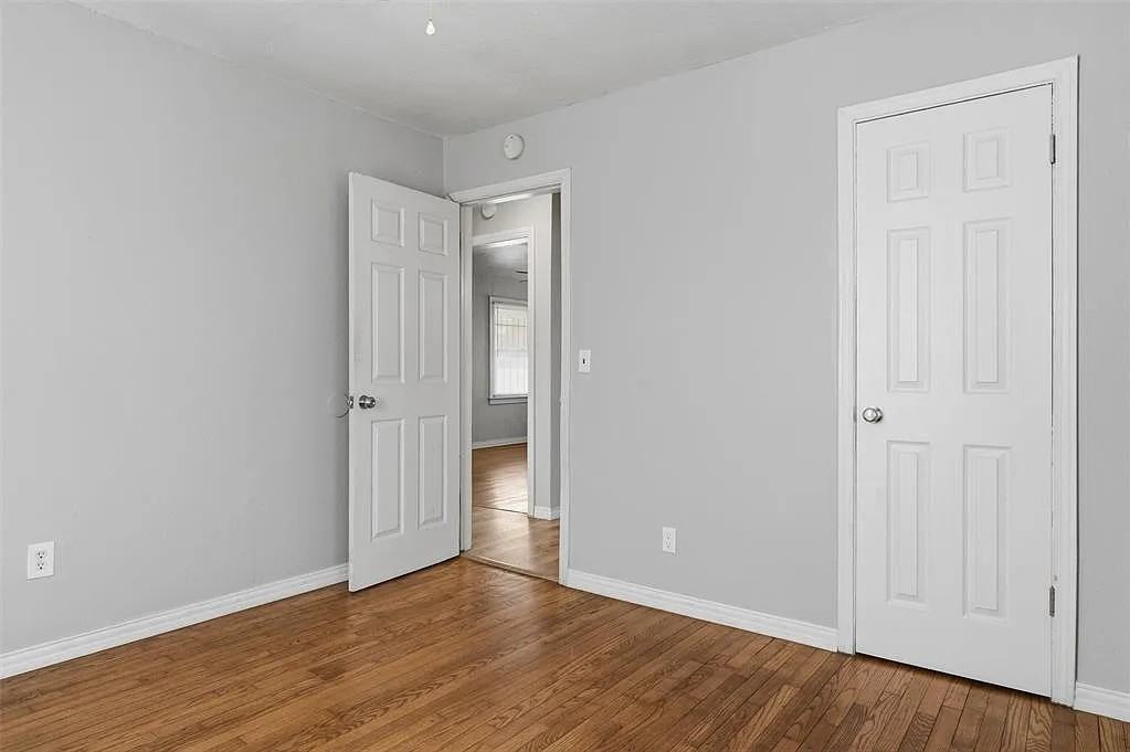 2108 Miramar Blvd - Photo 3 of 15