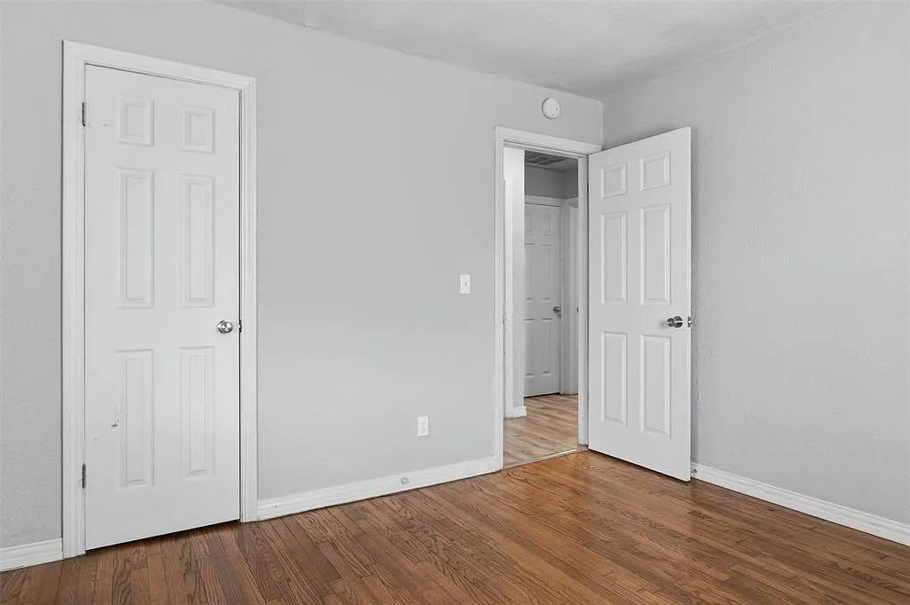 2108 Miramar Blvd - Photo 6 of 15