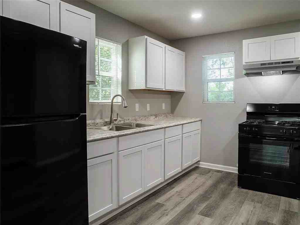 124 Ne Bell Dr - Photo 2 of 21