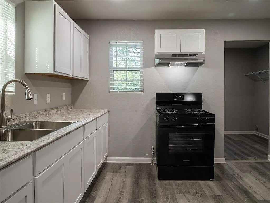 124 Ne Bell Dr - Photo 3 of 21