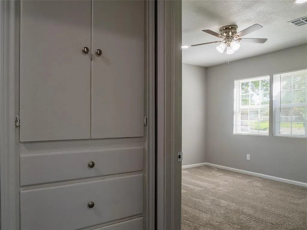 124 Ne Bell Dr - Photo 6 of 21