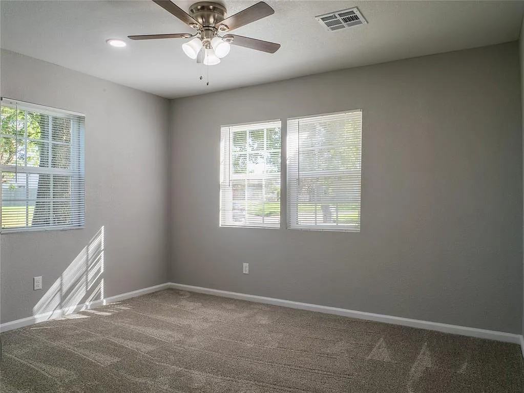 124 Ne Bell Dr - Photo 7 of 21