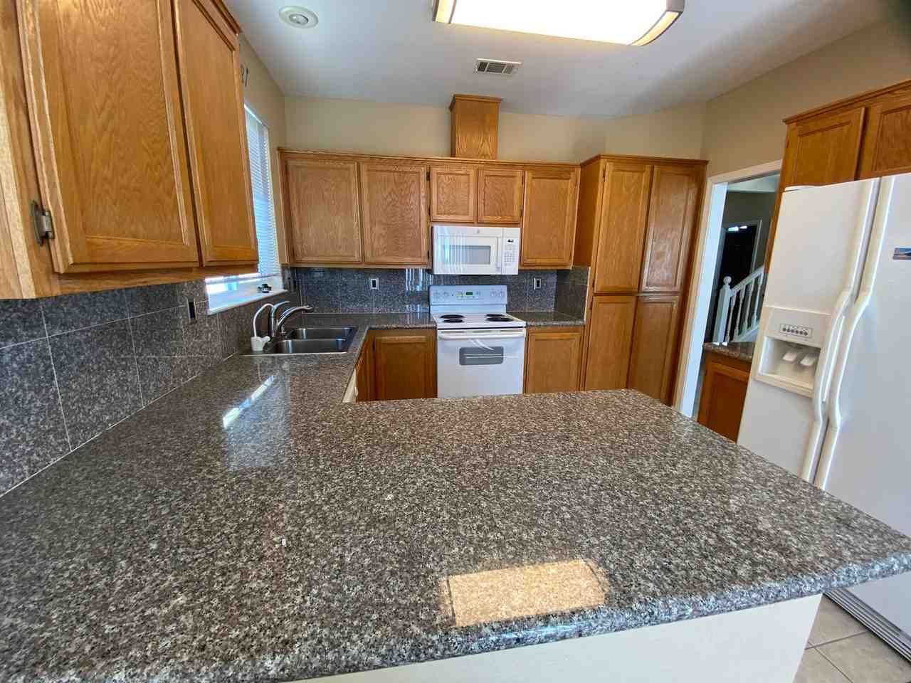 229 Potrero St - Photo 6 of 48