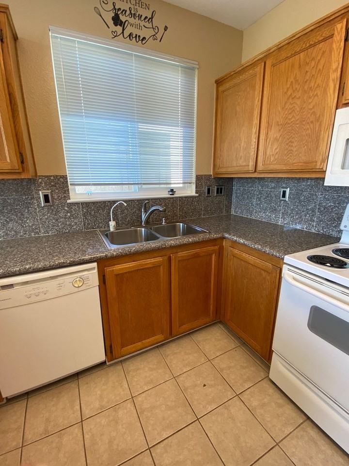 229 Potrero St - Photo 7 of 48