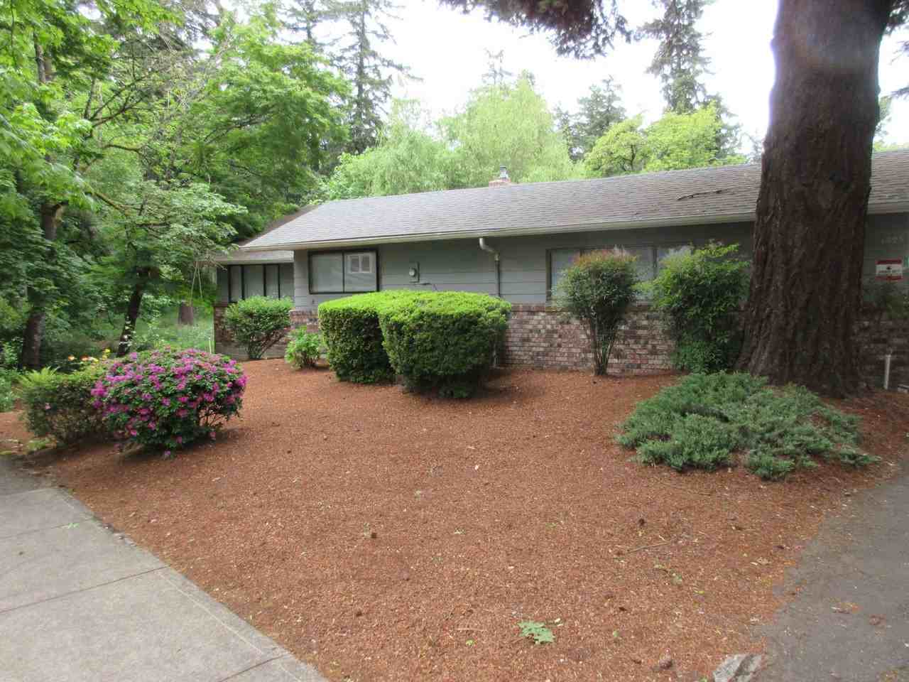 1095 Waller St Se - Photo 2 of 24