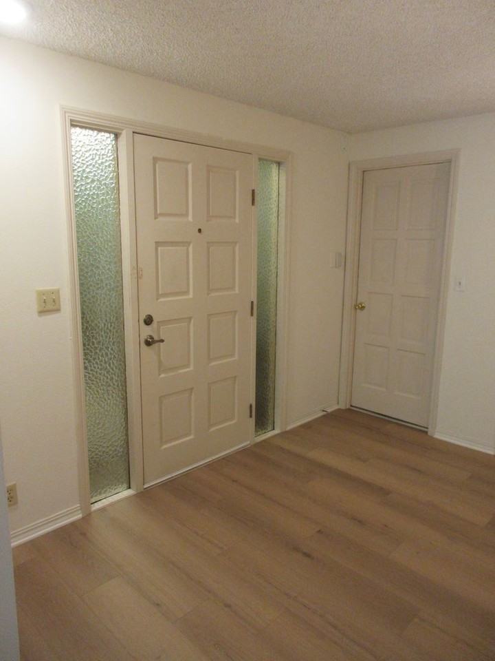 1095 Waller St Se - Photo 5 of 24