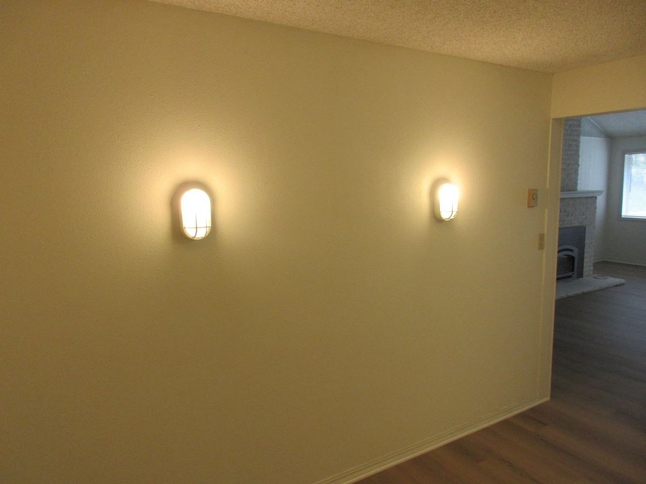 1095 Waller St Se - Photo 6 of 24