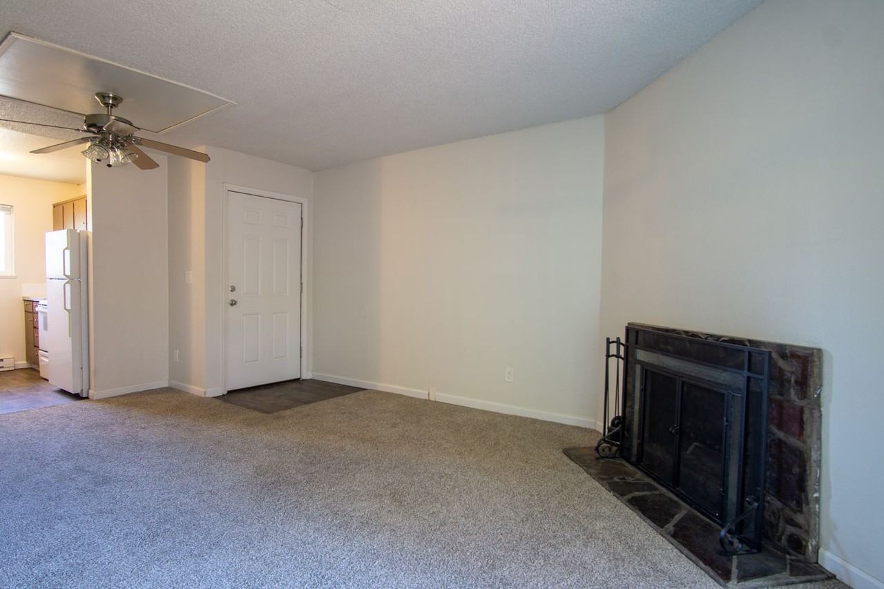 12155 Sw Spur Ct #D - Photo 3 of 17