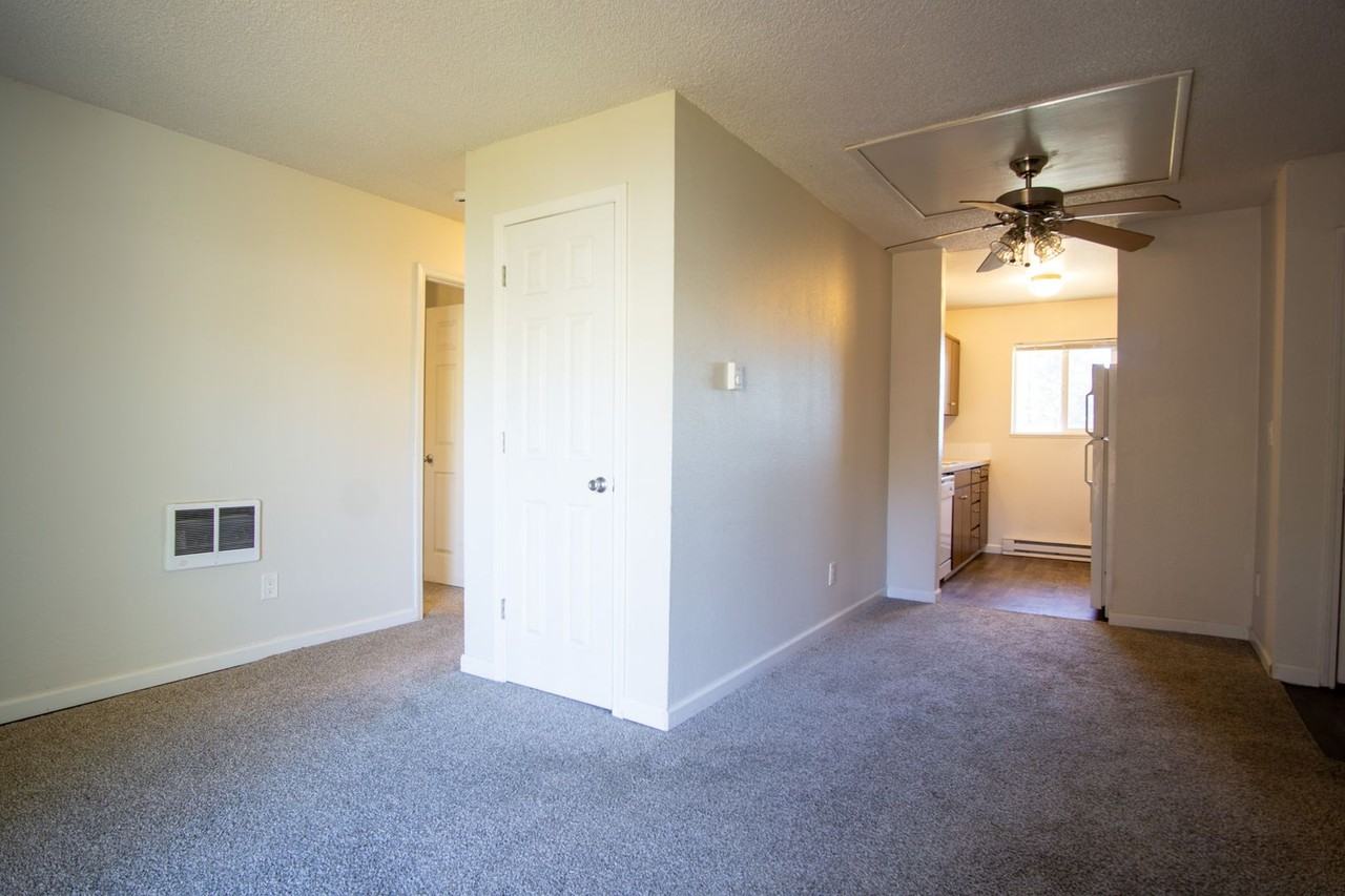 12155 Sw Spur Ct #D - Photo 4 of 17