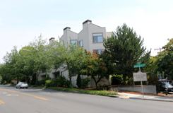 Hampton Court Apartments - Photo 1 of 1