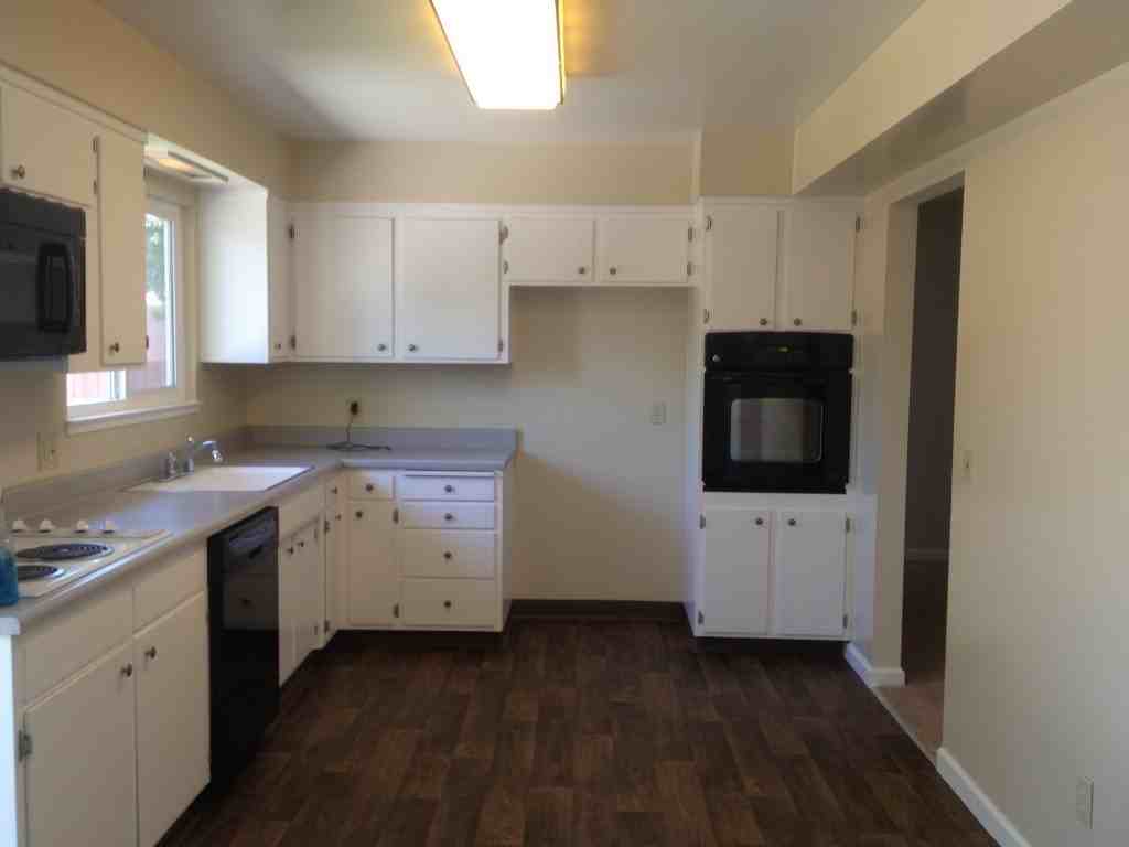 696 Moraga Dr - Photo 2 of 11