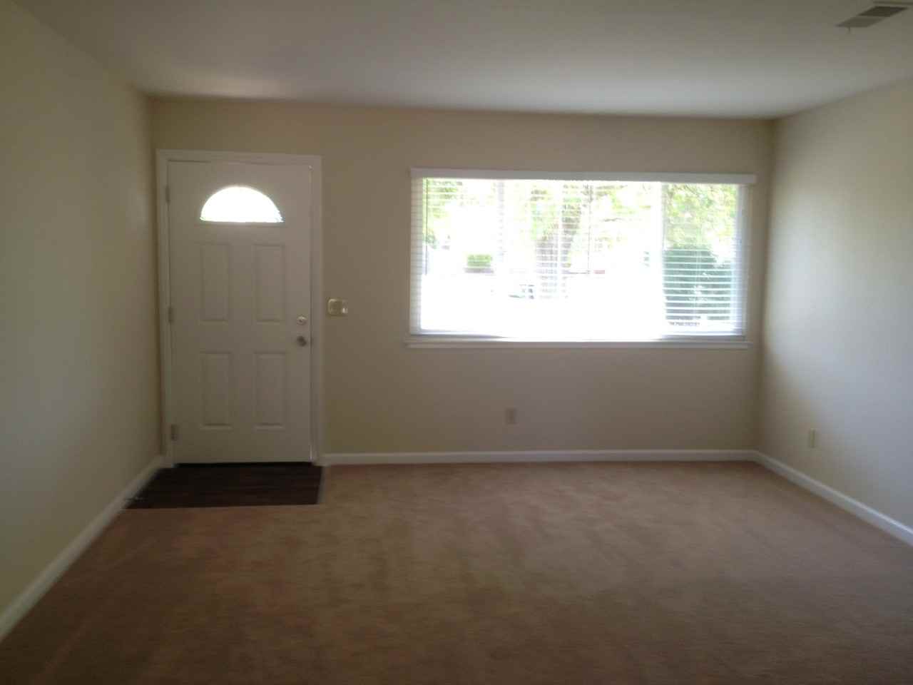 696 Moraga Dr - Photo 3 of 11