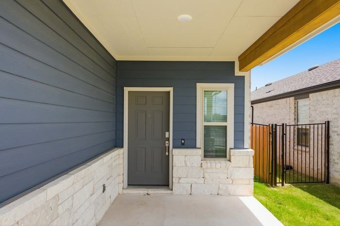 121 Groveland Dr - Photo 2 of 22