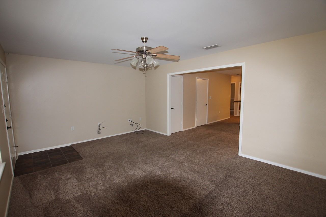 211 Willowbrook Ln - Photo 3 of 27