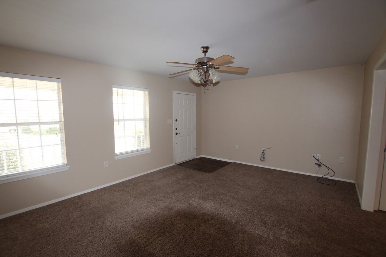 211 Willowbrook Ln - Photo 4 of 27