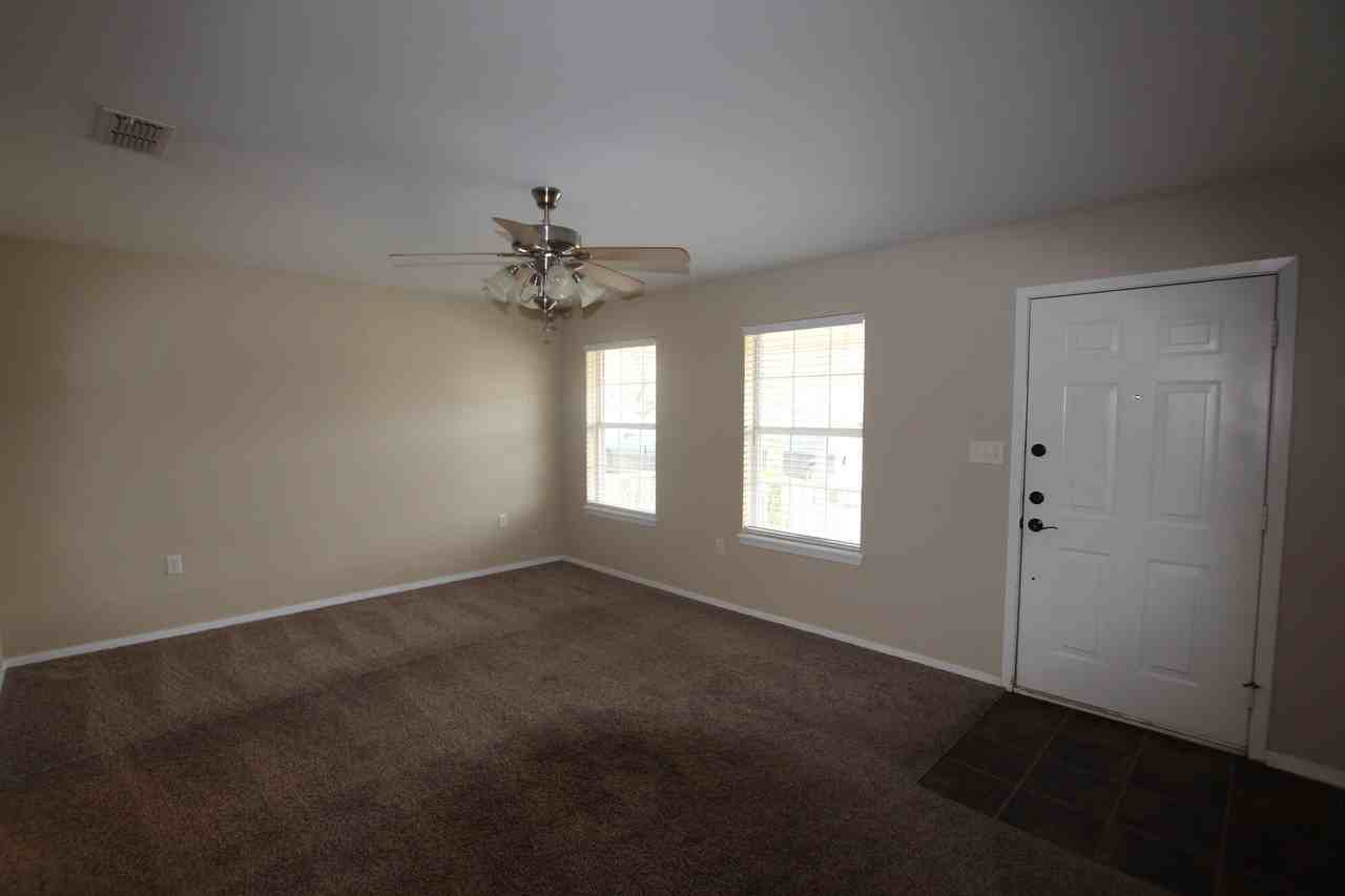 211 Willowbrook Ln - Photo 5 of 27