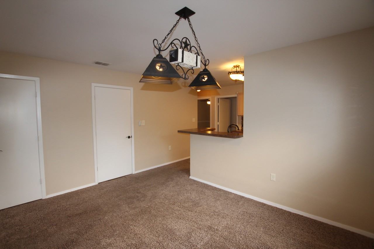 211 Willowbrook Ln - Photo 7 of 27