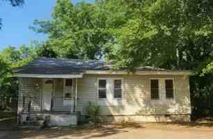 featured image of 107 Flanders St