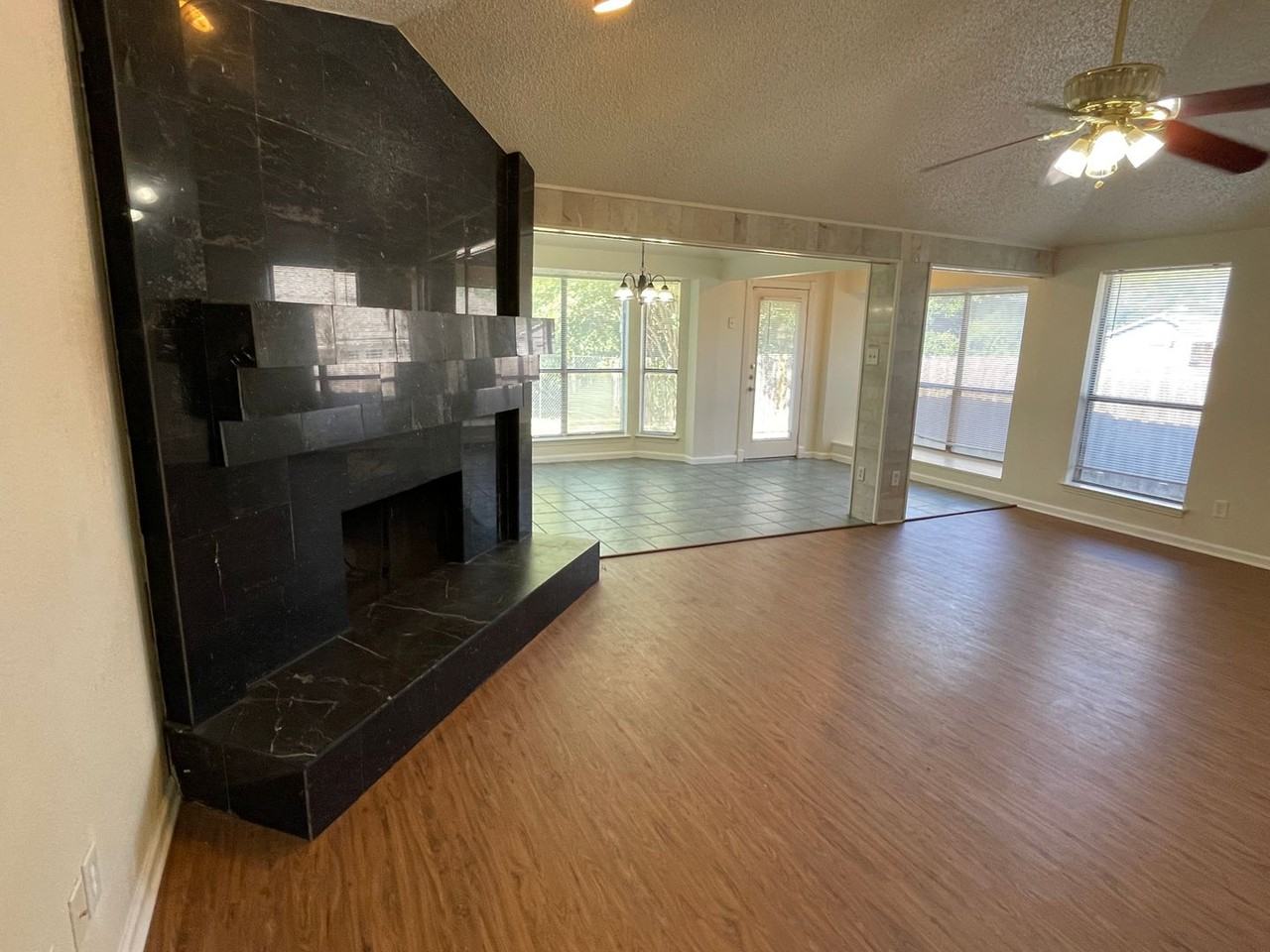 971 Brookside Dr - Photo 5 of 31