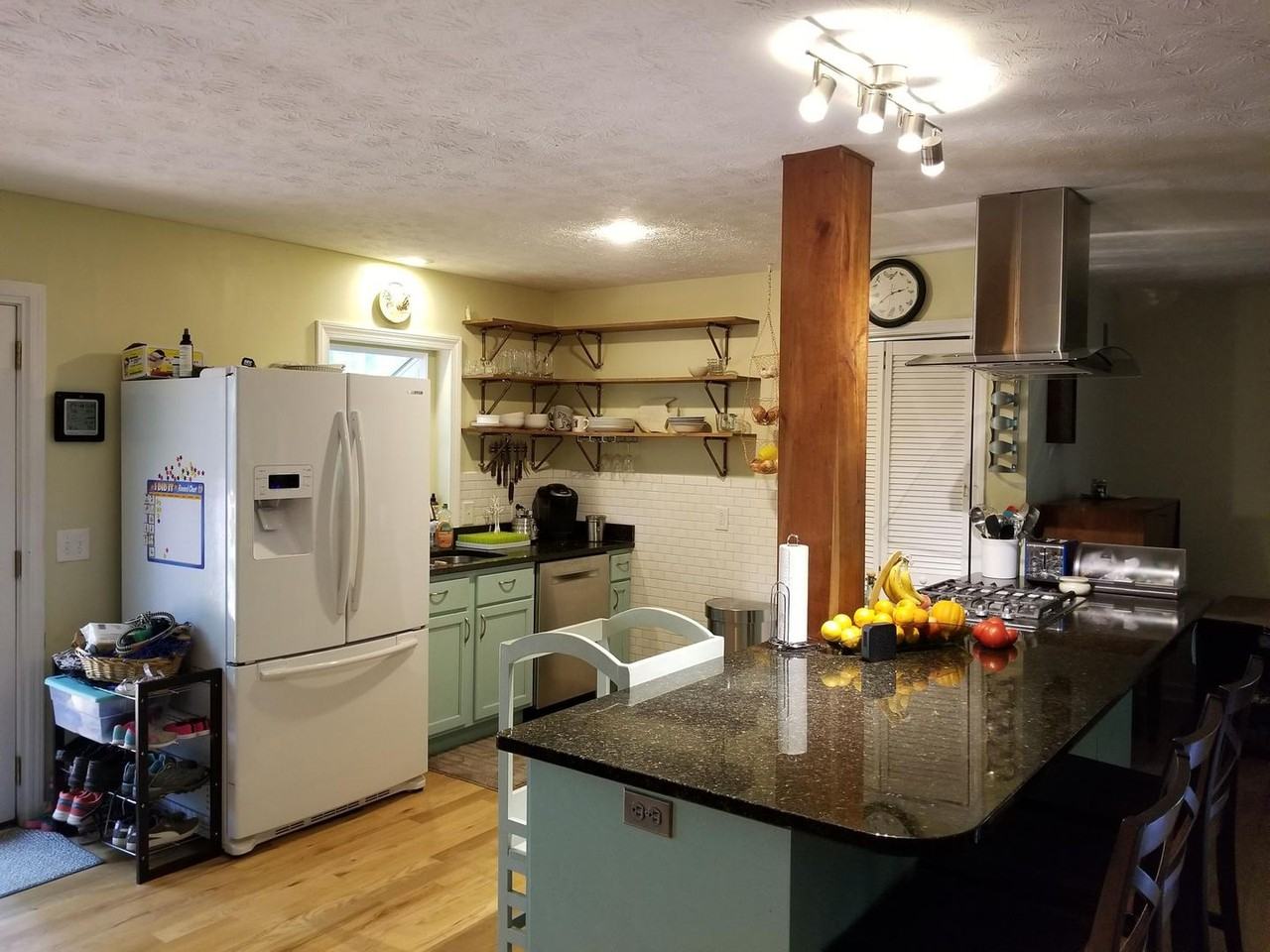 410 Rocky Dr - Photo 2 of 13