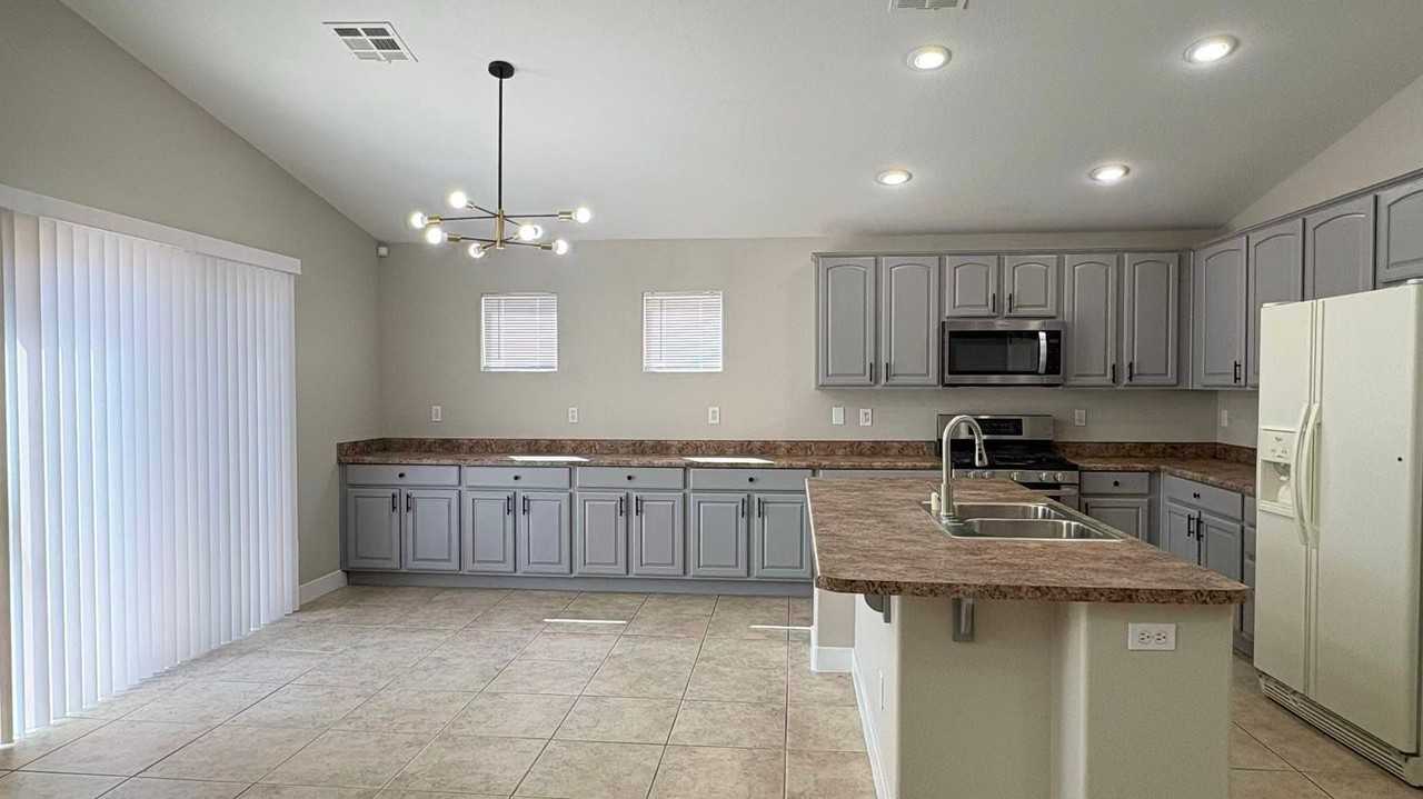 5914 Creekside Sands Ln - Photo 5 of 17