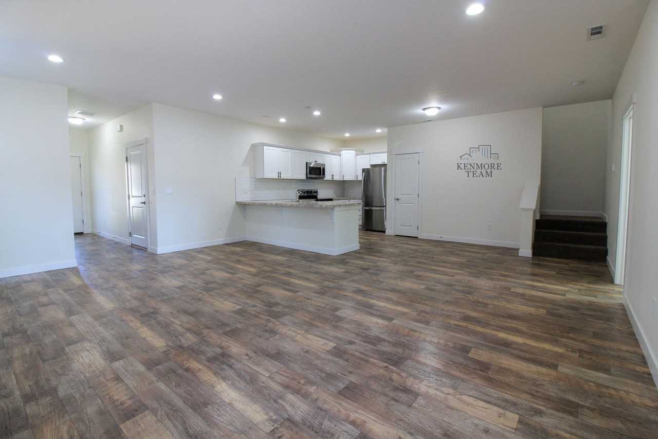 1105 S Cedar Pl - Photo 3 of 11