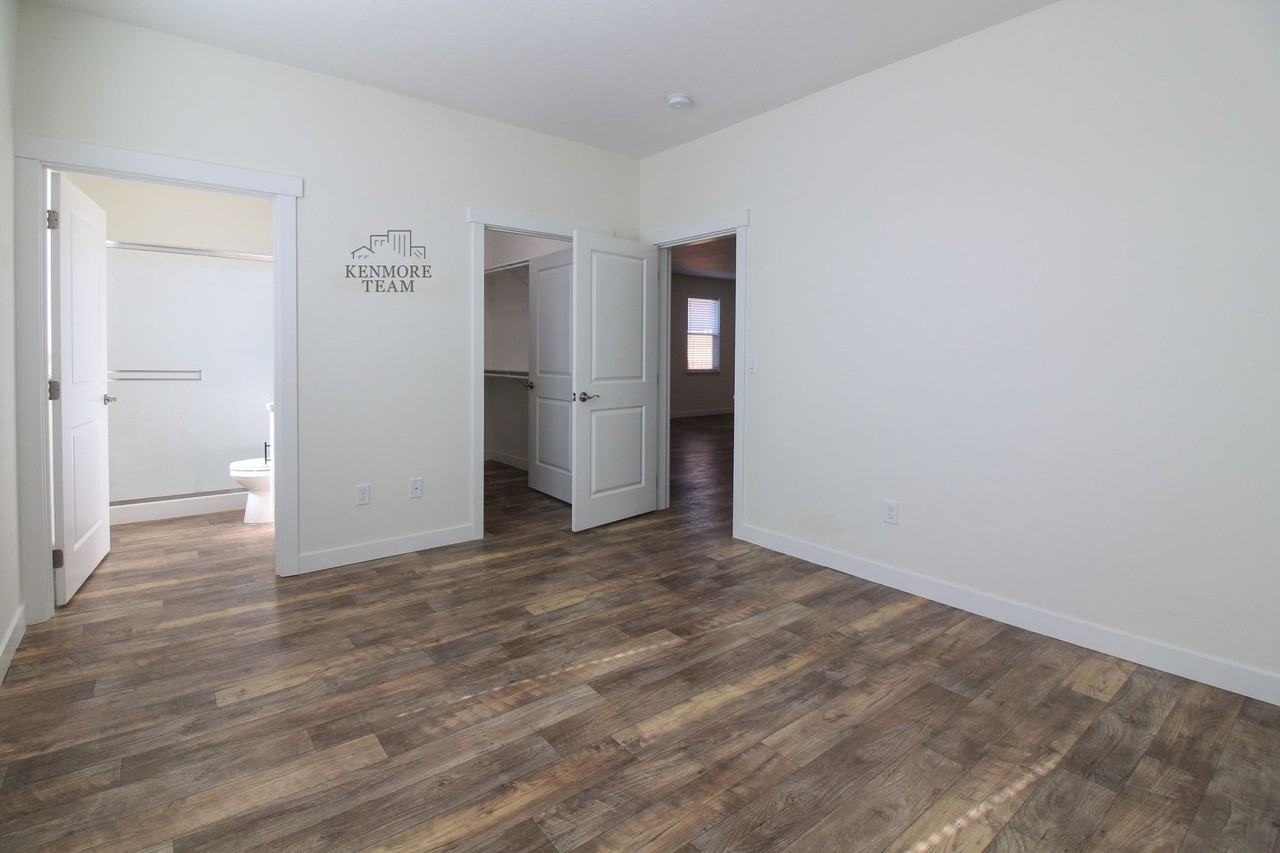 1105 S Cedar Pl - Photo 5 of 11