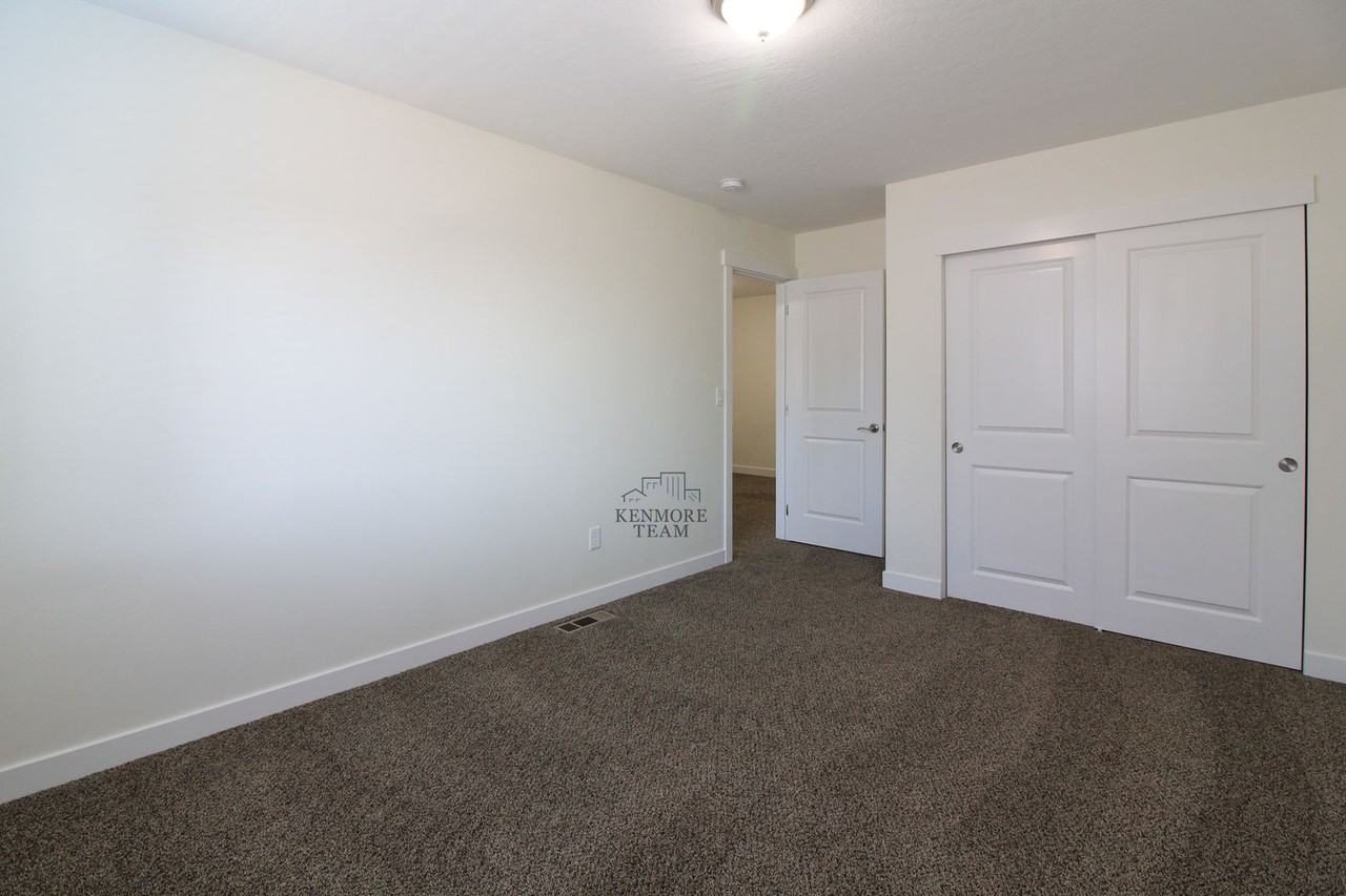 1105 S Cedar Pl - Photo 7 of 11
