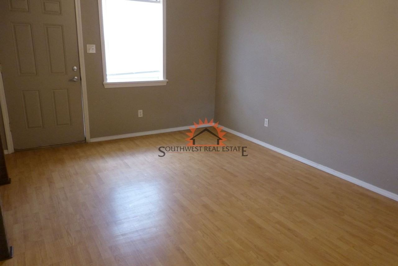 504 N Reid St - Photo 4 of 15