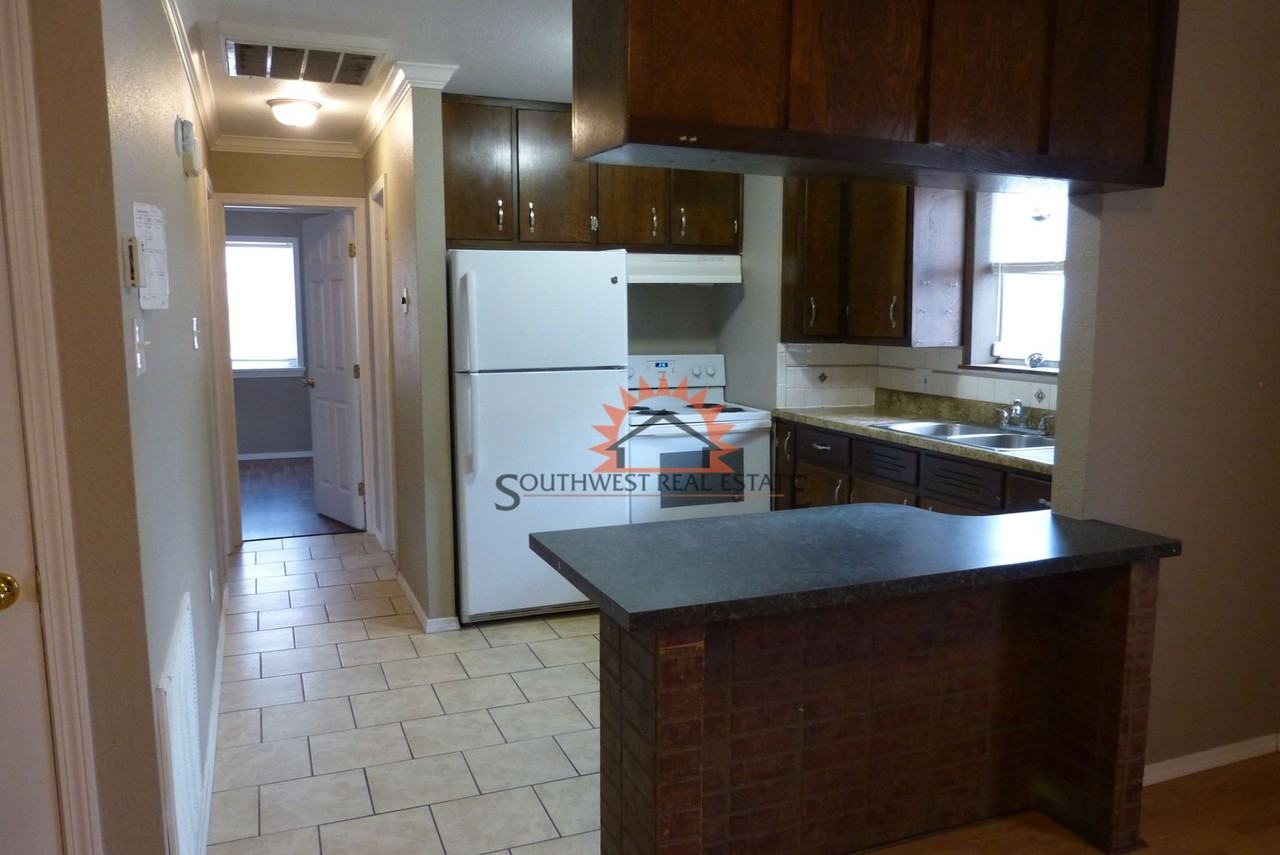 504 N Reid St - Photo 5 of 15