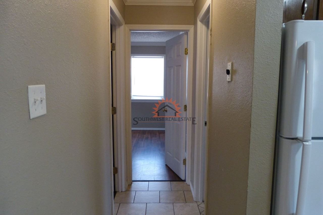 504 N Reid St - Photo 7 of 15