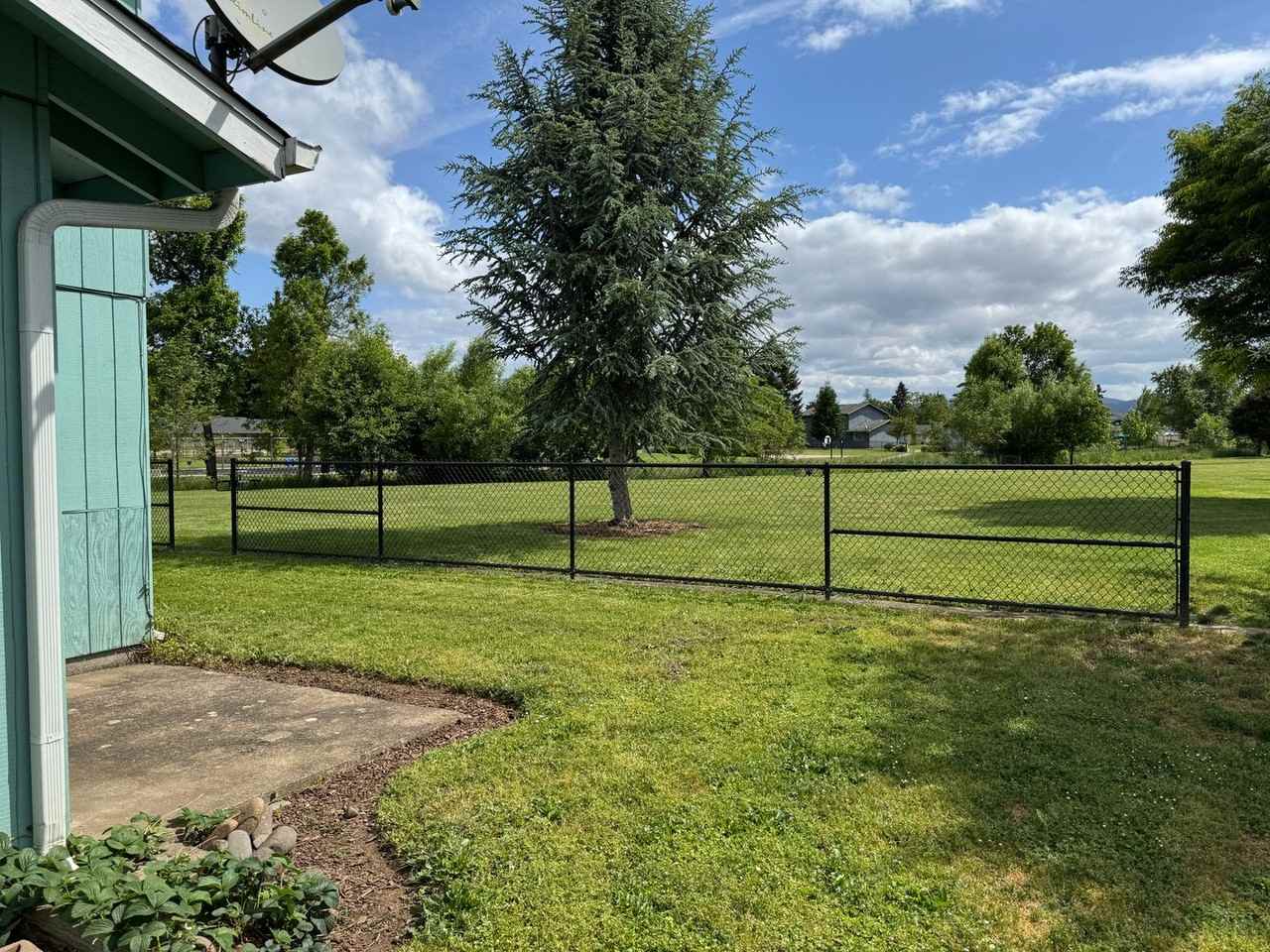 2145 Shadylane Dr - Photo 4 of 32