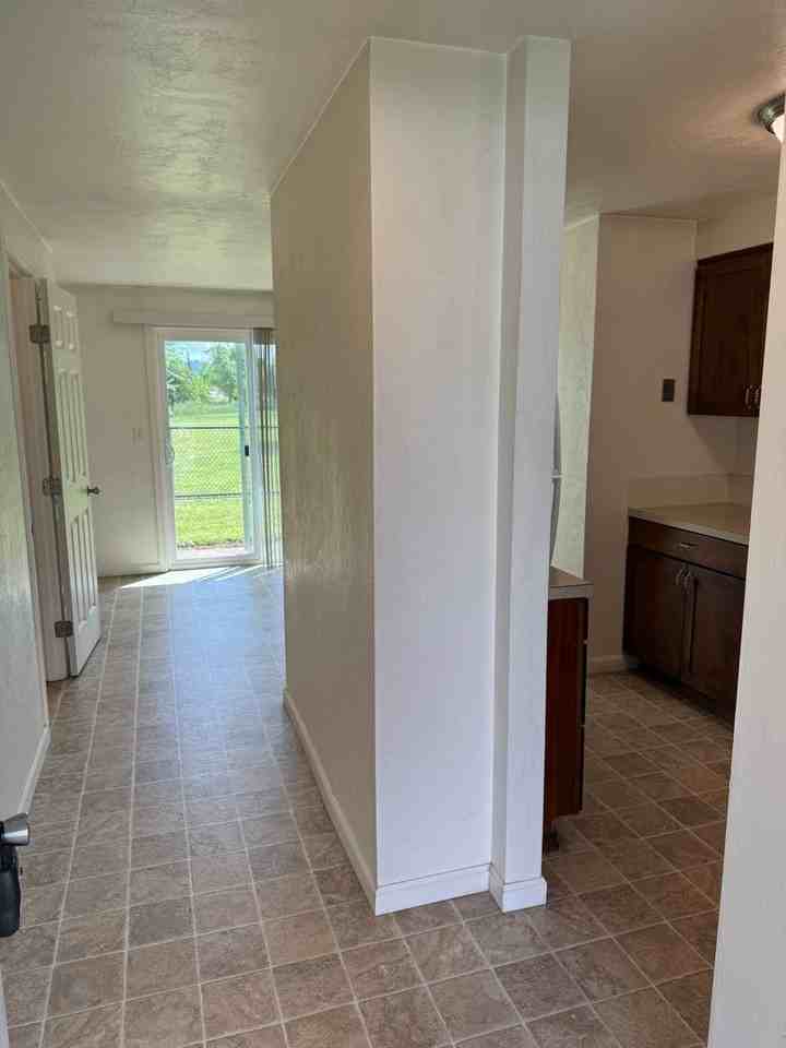 2145 Shadylane Dr - Photo 5 of 32