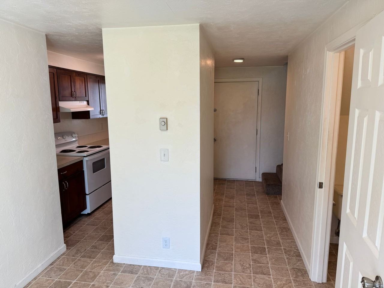 2145 Shadylane Dr - Photo 6 of 32