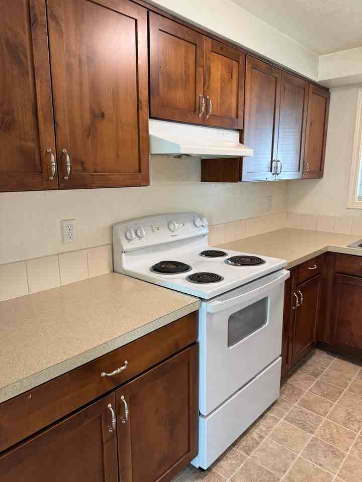 2145 Shadylane Dr - Photo 7 of 32